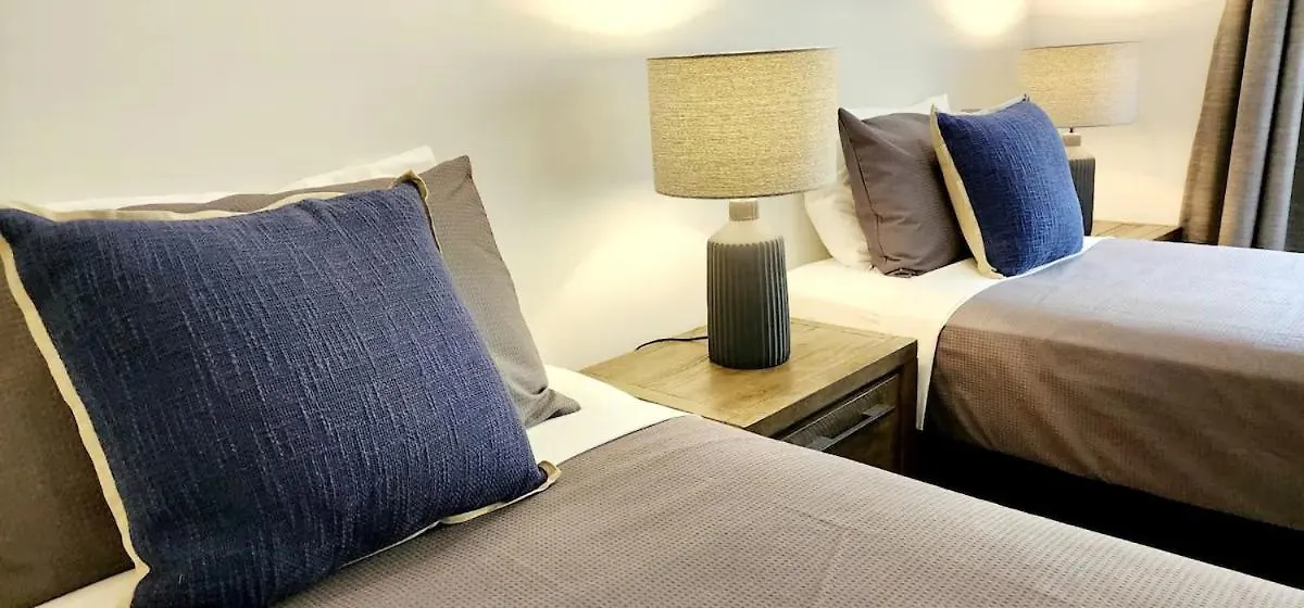 2Br The Lakes Resort Escape, 4 Pools 5 Min Airport Cairns