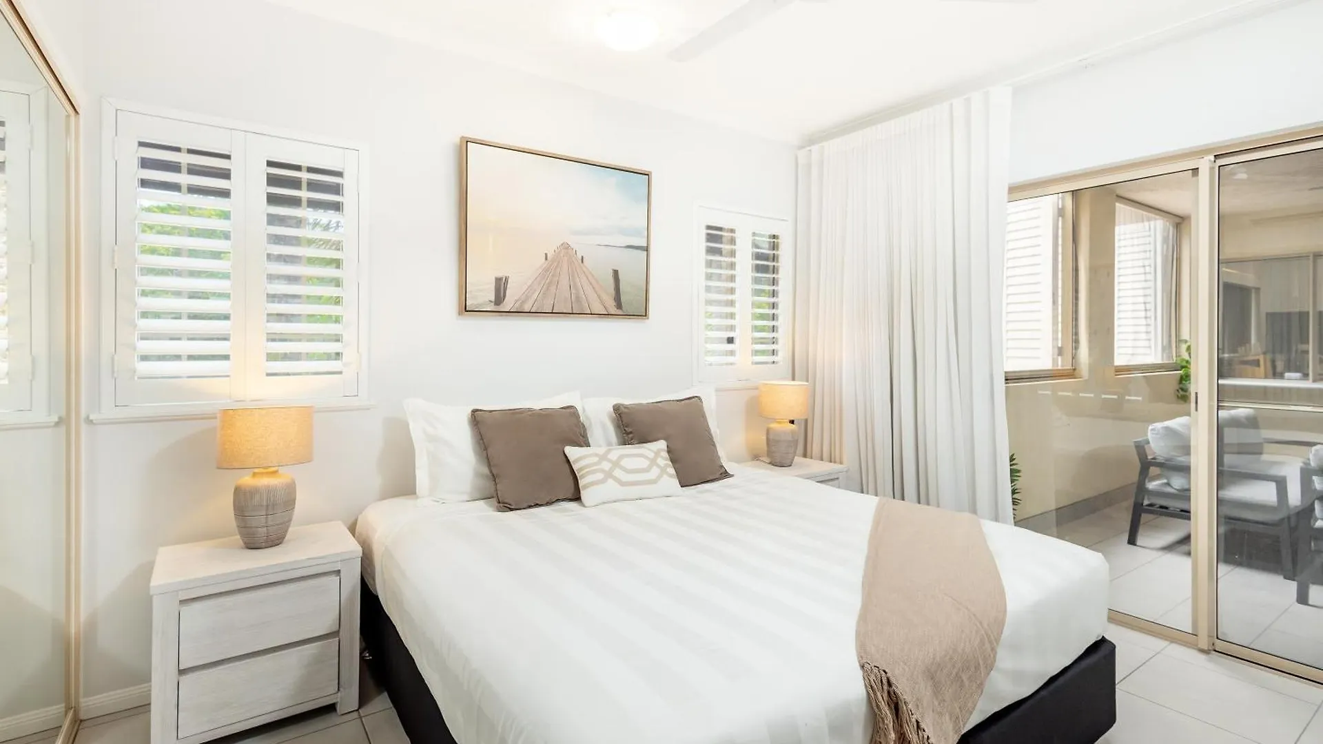 2Br The Lakes Resort Escape, 4 Pools 5 Min Airport Cairns Apartment